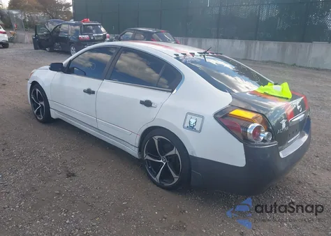 2011 Nissan Altima 2.5 S z USA, uszkodzony, nr VIN 1N4AL2AP3BC136178